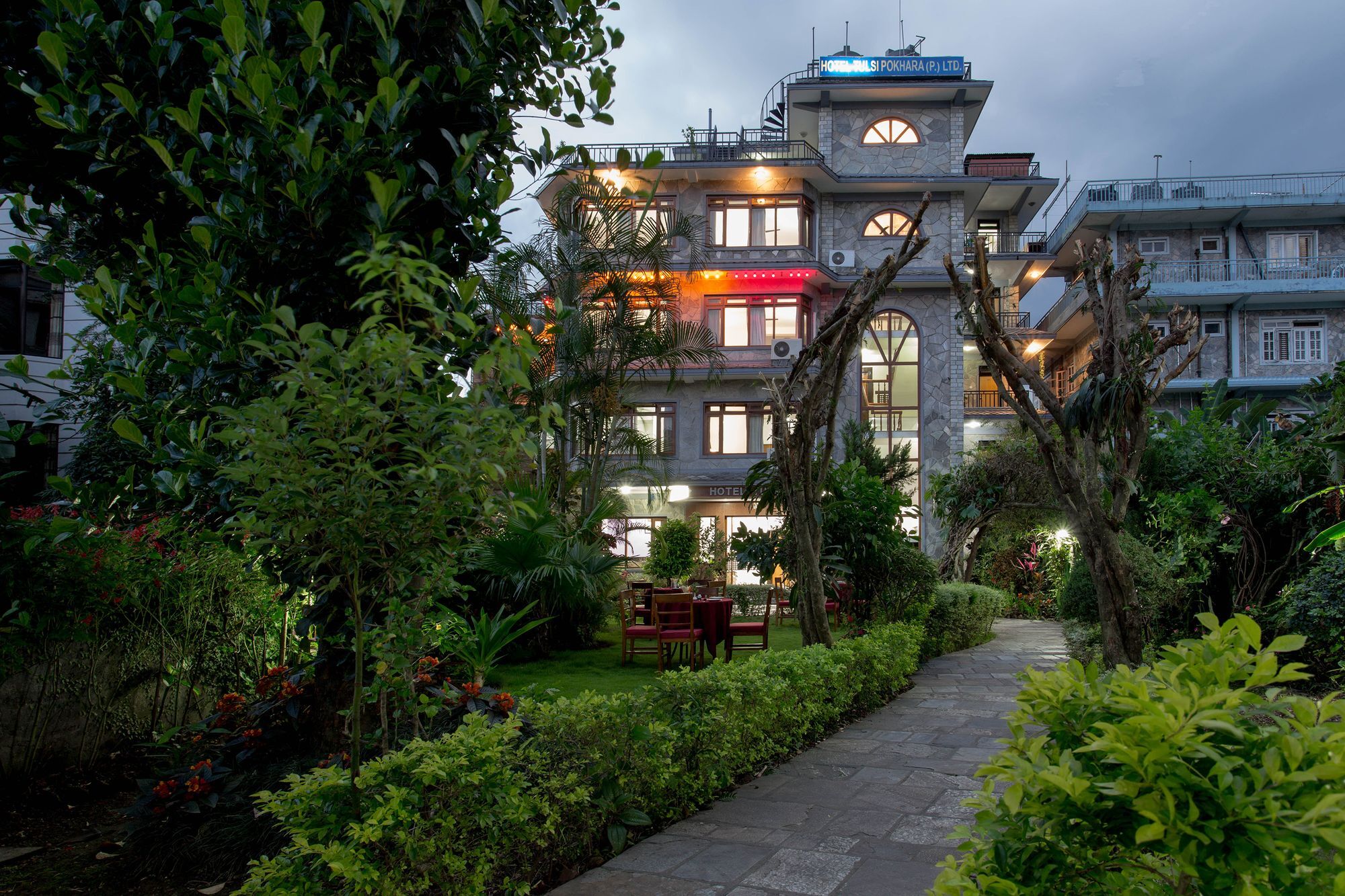 Hotel Tulsi Pokhara Zewnętrze zdjęcie